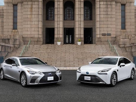 Dòng xe hạng sang Lexus LS và dòng xe Mirai. (Nguồn: Kyodo).