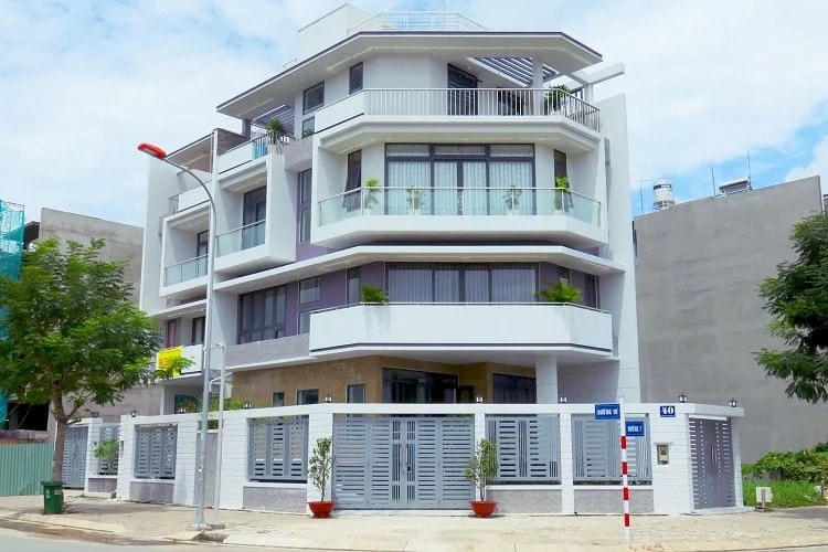 Nhà xây sẵn để rao bán thường mới và đẹp.