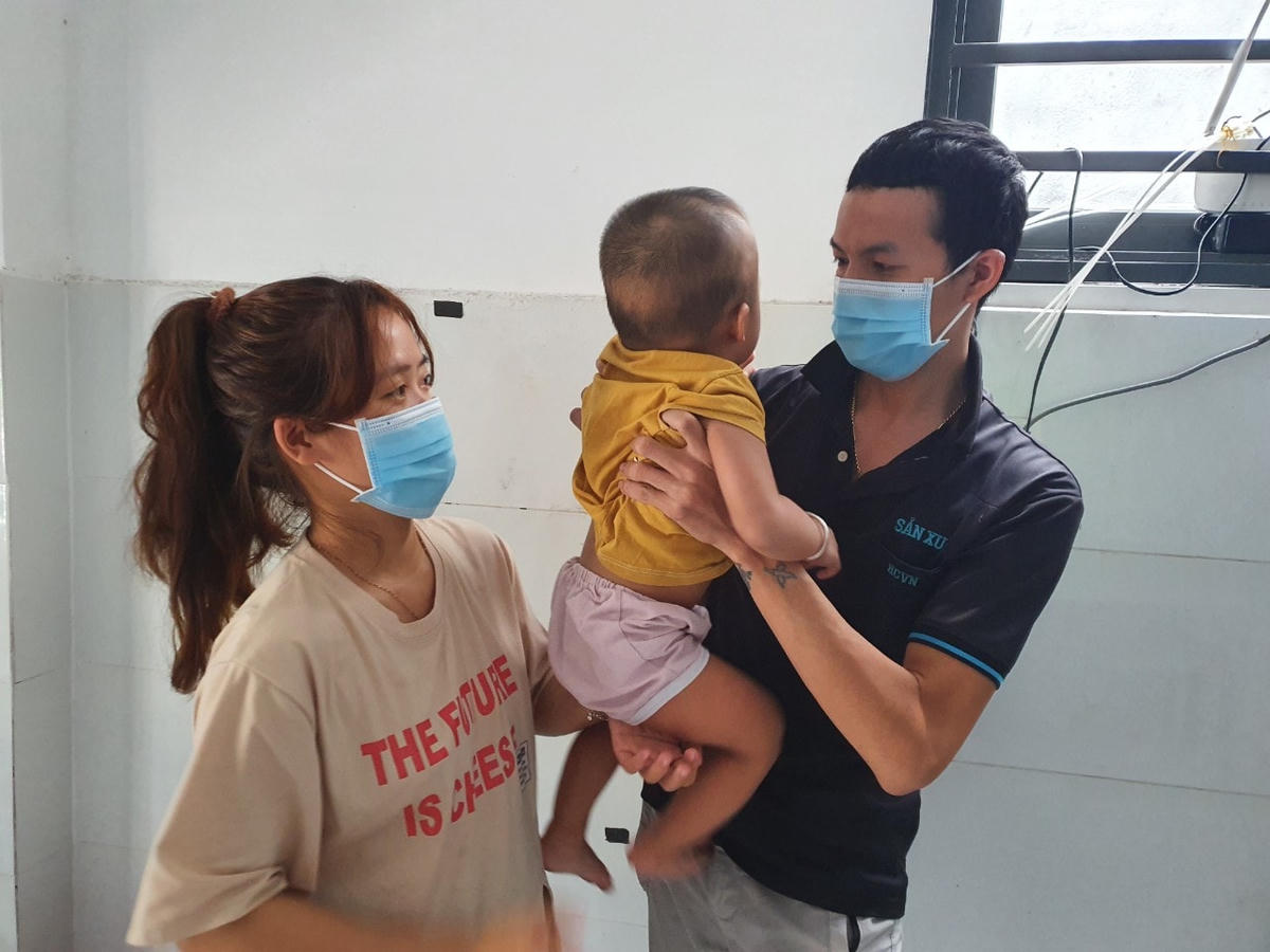 Người lao động mong năm nay doanh nghiệp có thưởng để lo cho gia đình một cái Tết đầy đủ. Ảnh: Châu Loan.