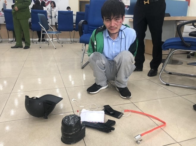 Phạm Anh Hào cùng tang vật vụ án. Ảnh: VTC.