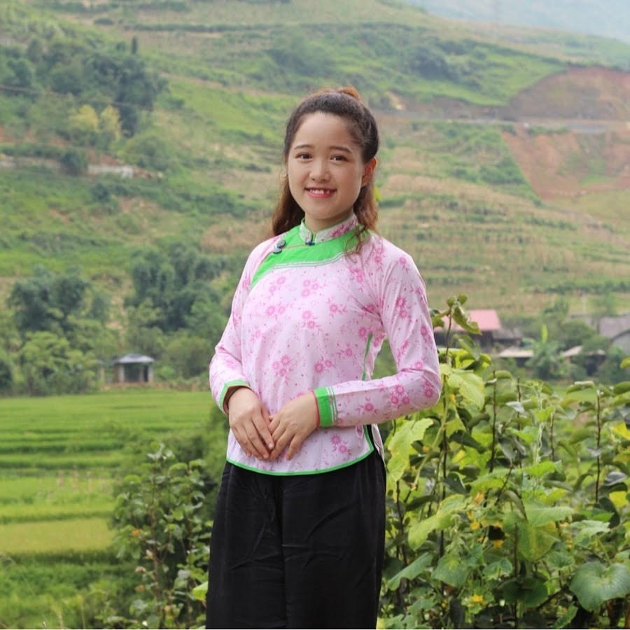 Vũ Thị Ngọc Hướng, chủ kênh YouTube “Hướng Giáy Sa Pa”.