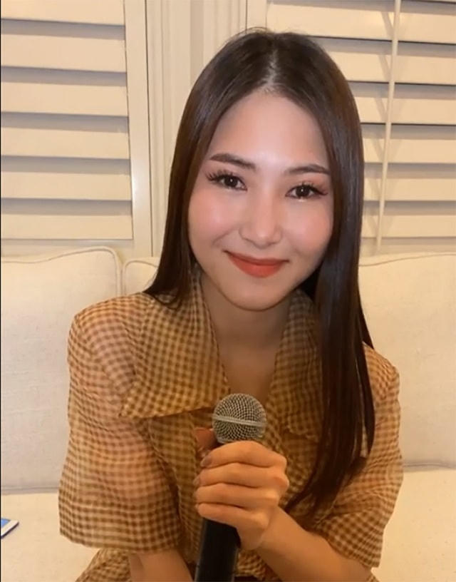 Tuy nhiên, hình ảnh Hương Tràm gầy đi cùng với cảm xúc buồn khi không được trở về Việt Nam để đón Tết cổ truyền với gia đình lại khiến khán giả lo lắng.