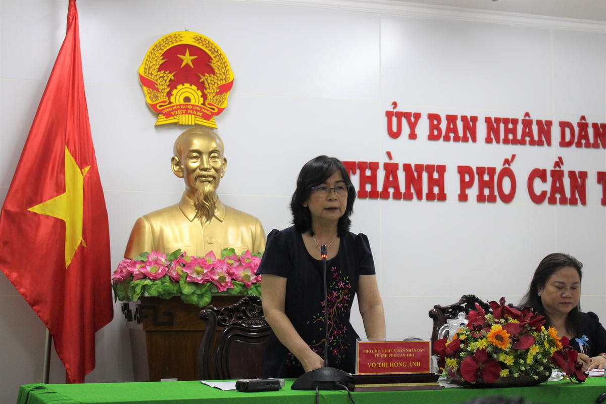 Bà Võ Thị Hồng Ánh phát biểu tại cuộc họp.