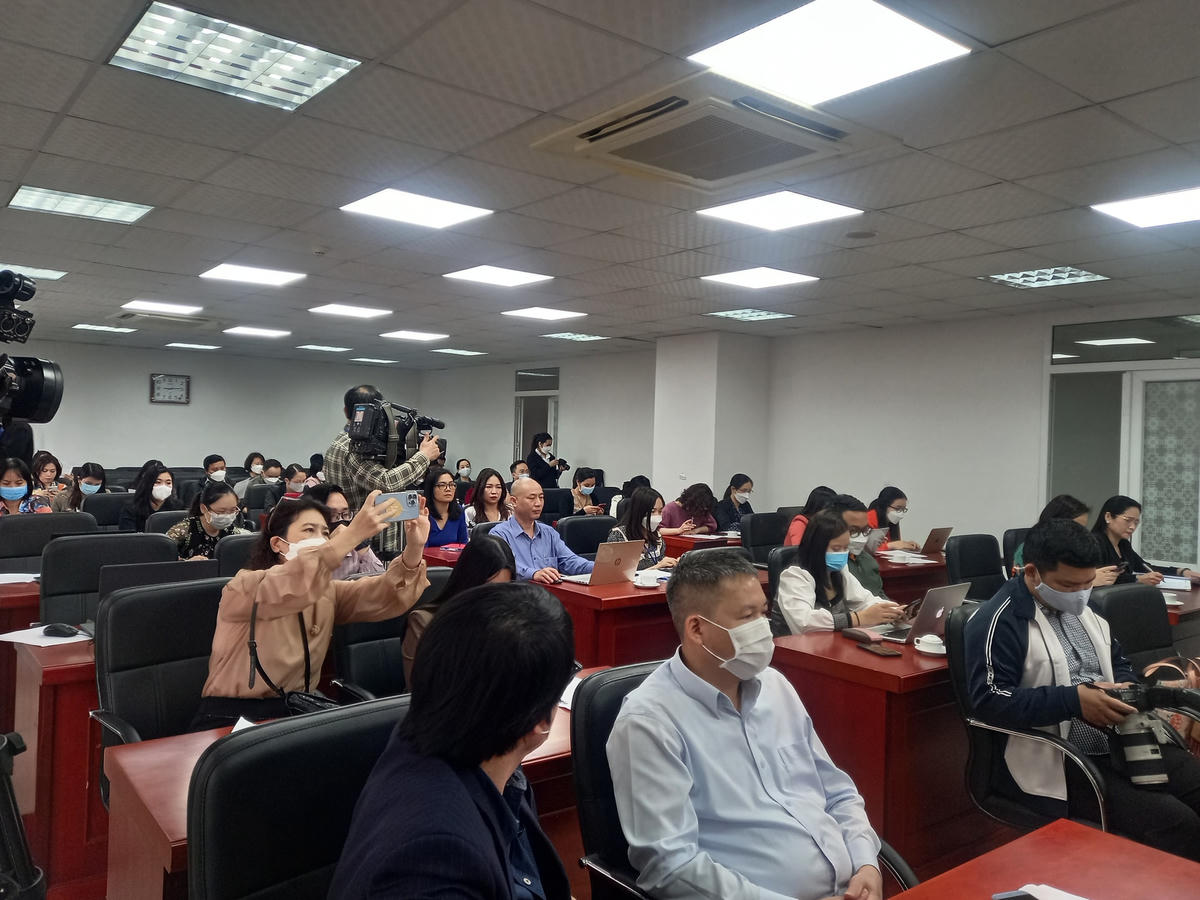 Đại biểu và phóng viên tham gia thảo luận vào nội dung chương trình Hội Báo toàn quốc.