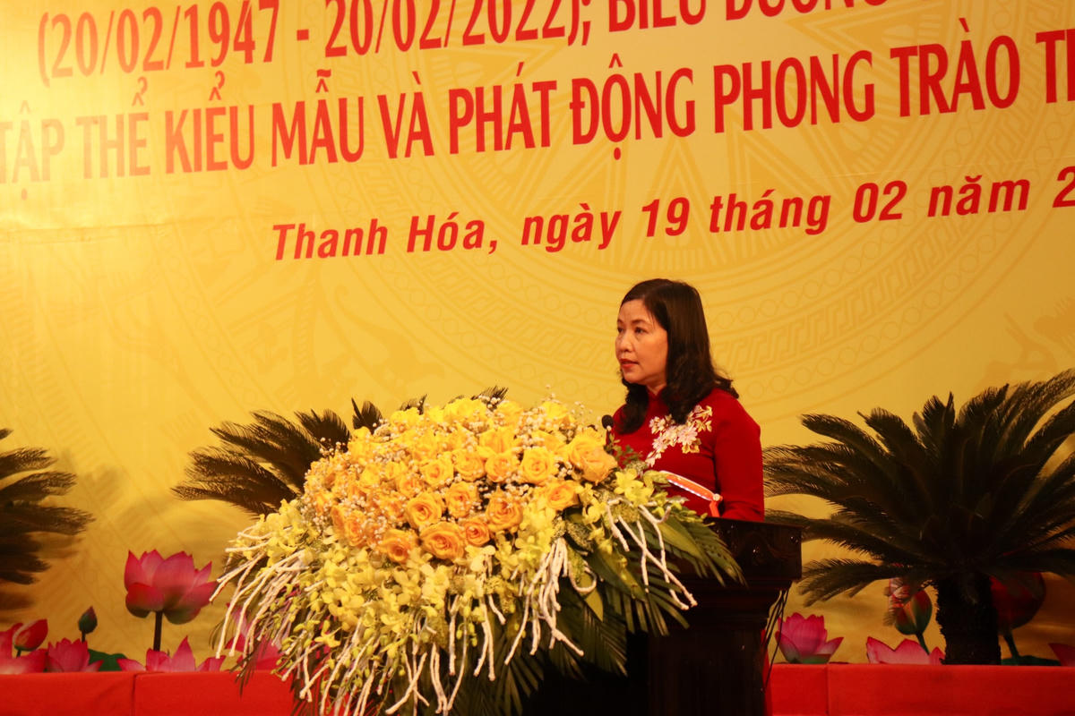 Bà Phạm Thị Thanh Thuỷ, Chủ tịch Uỷ ban MTTQ tỉnh hưởng ứng phong trào thi đua.