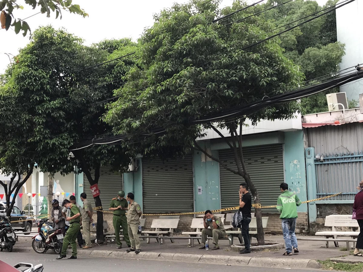 Cơ quan Công an đang phong tỏa hiện trường để điều tra vụ việc.