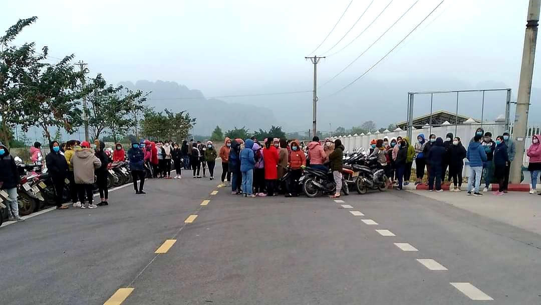 Hơn 400 CN quay trở lại làm việc với mức thưởng Tết bèo bọt.