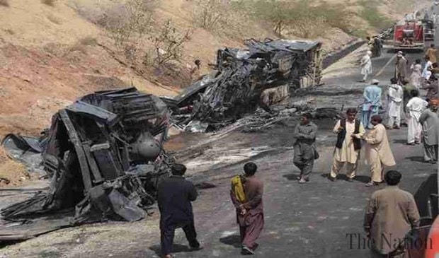Hiện trường một vụ tai nạn tại Pakistan. (Nguồn: nation.com.pk).
