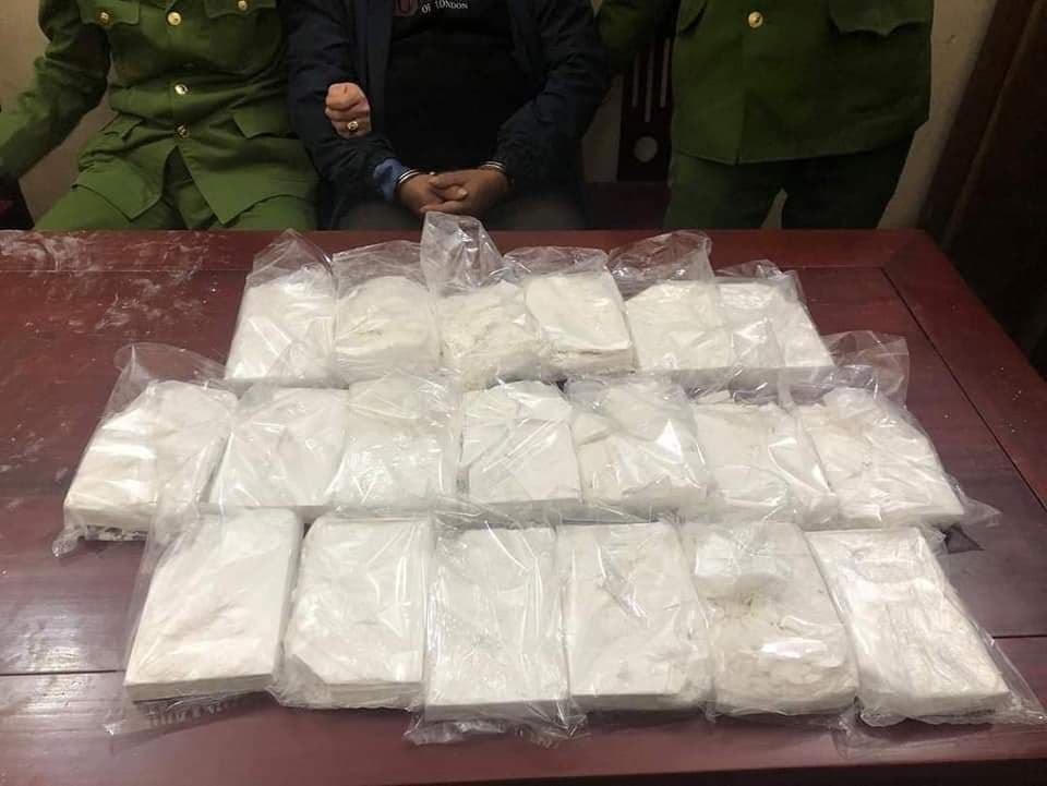 19 bánh heroin đang được Minh vận chuyển ra Bắc.