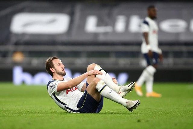 Tottenham trượt dài vì chấn thương của Harry Kane.