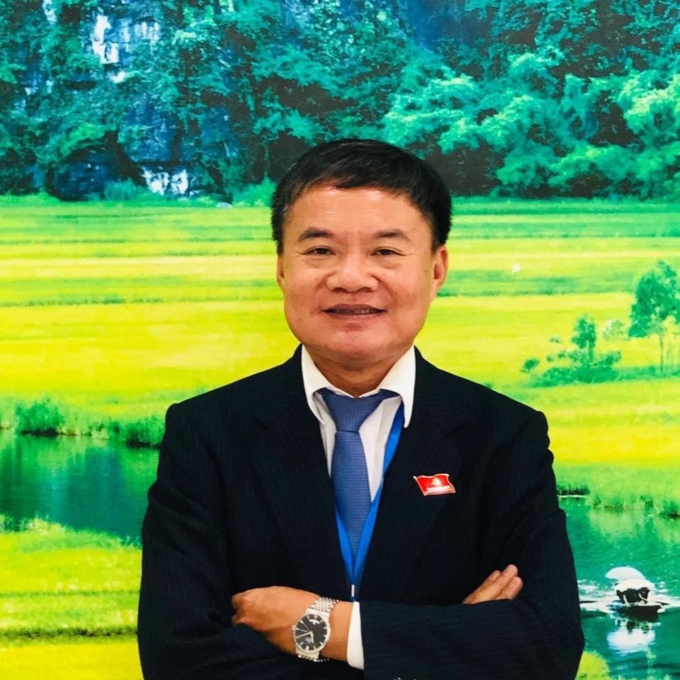 Nhà văn Bùi Anh Tấn: Khủng hoảng để yêu thương, nhường nhịn và chia sẻ