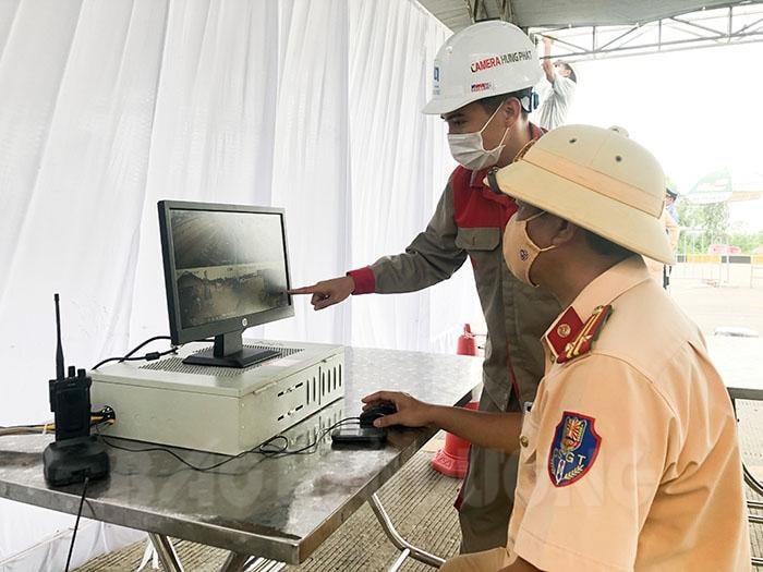 Từ ngày 14/8, Công an tỉnh Hải Dương áp dụng phần mềm quản lý di biến động của người ra vào vùng dịch tại 28 chốt kiểm soát dịch Covid-19 cấp tỉnh.