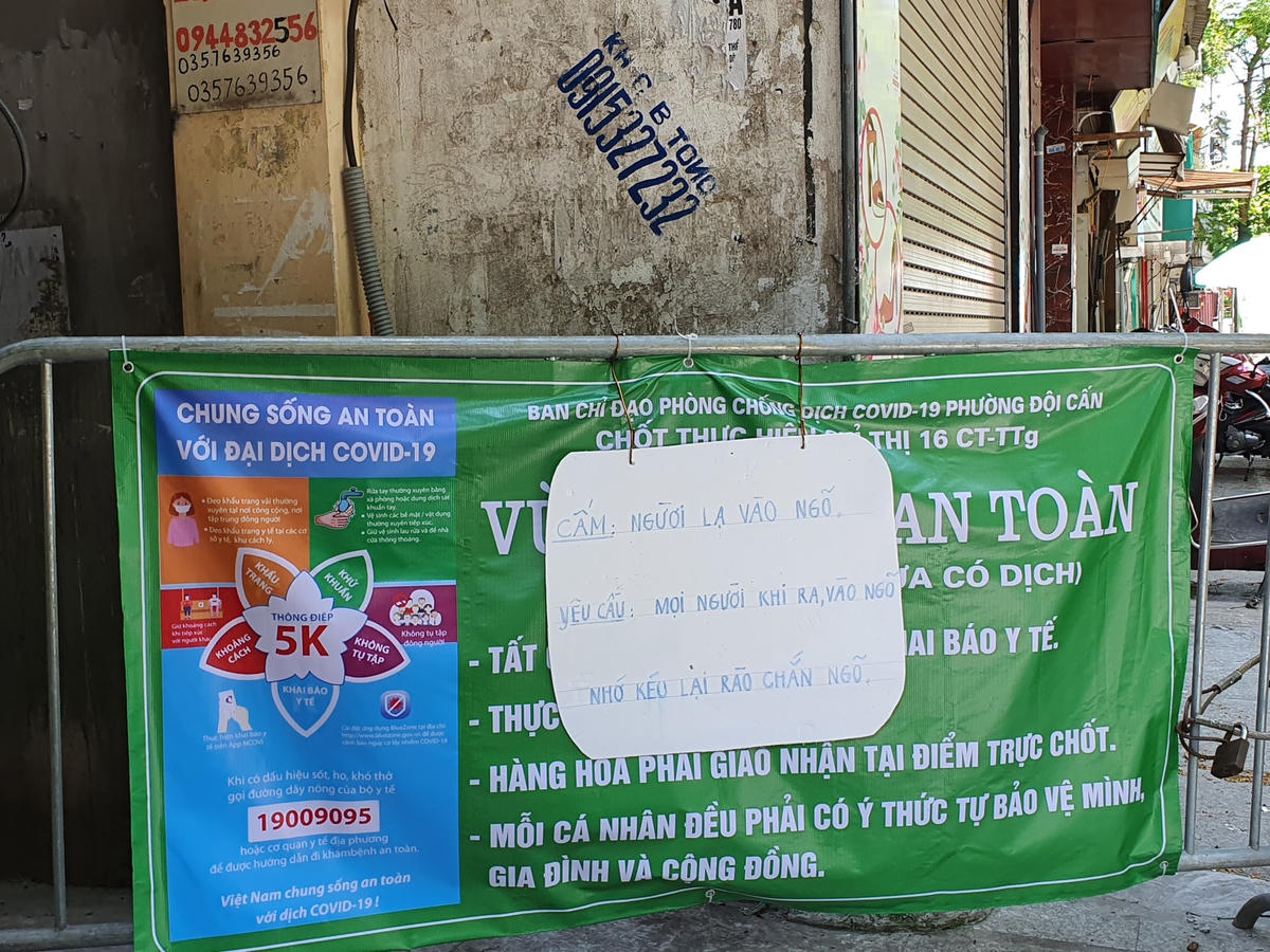 Những dòng chữ viết tay thể hiện rõ quyết tâm phòng chống dịch.