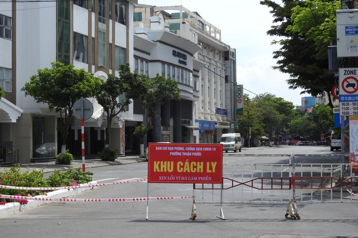 Đường Đống Đa, phường Thuận Phước, quận Hải Châu (Đà Nẵng) được cách ly, phong tỏa từ ngày 6/5 . Ảnh Thanh Tùng.