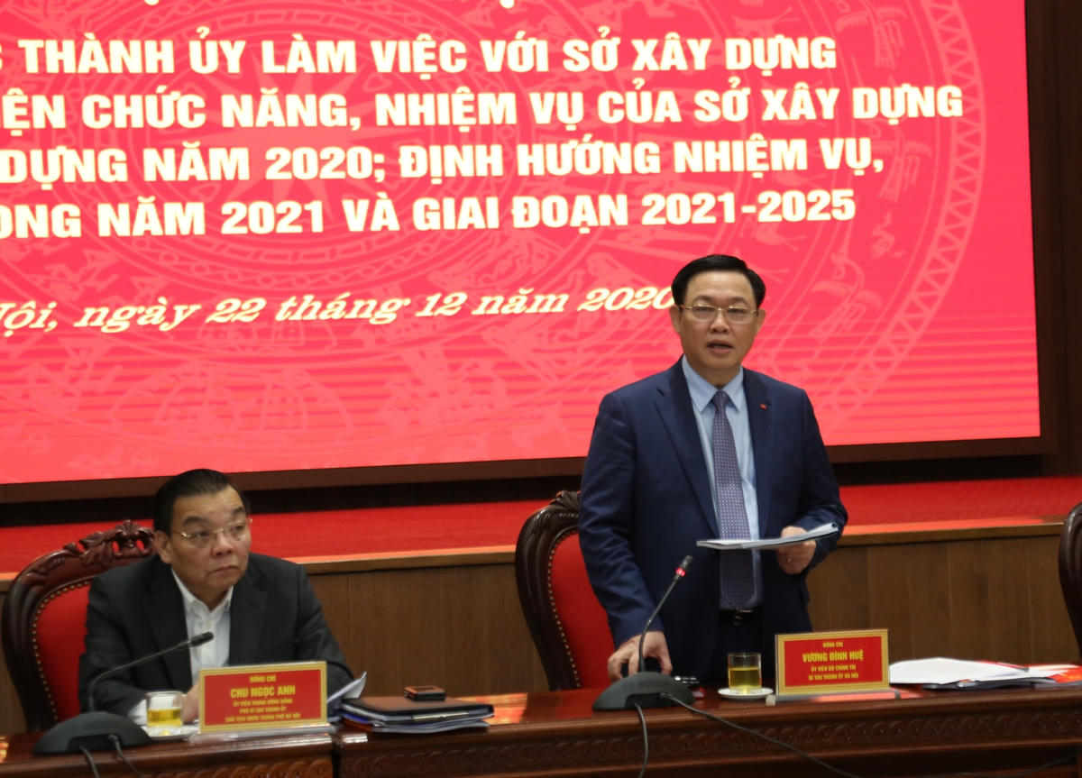 Bí thư Thành ủy Hà Nội Vương Đình Huệ và Chủ tịch UBND TP. Hà Nội Chu Ngọc Anh tại buổi làm việc