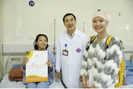 Thuỷ Tiên truyền cảm hứng tới nhiều bệnh nhân đang điều trị ung thư.