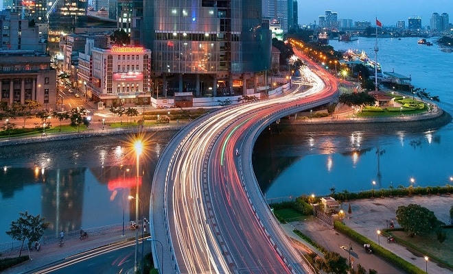 Cầu Khánh Hội rộng, mát mẻ và rất thích hợp để ngắm pháo hoa. Nguồn: Internet.
