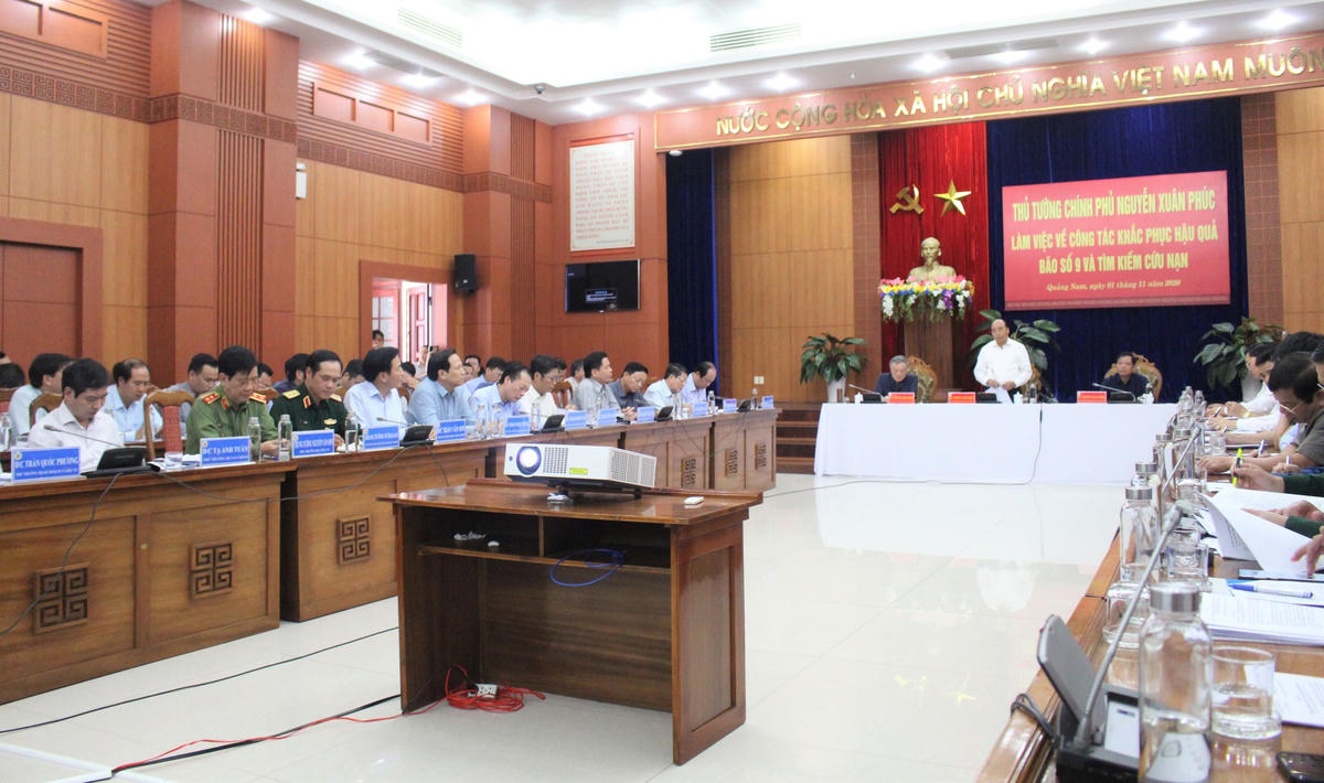 Quang cảnh cuộc họp.