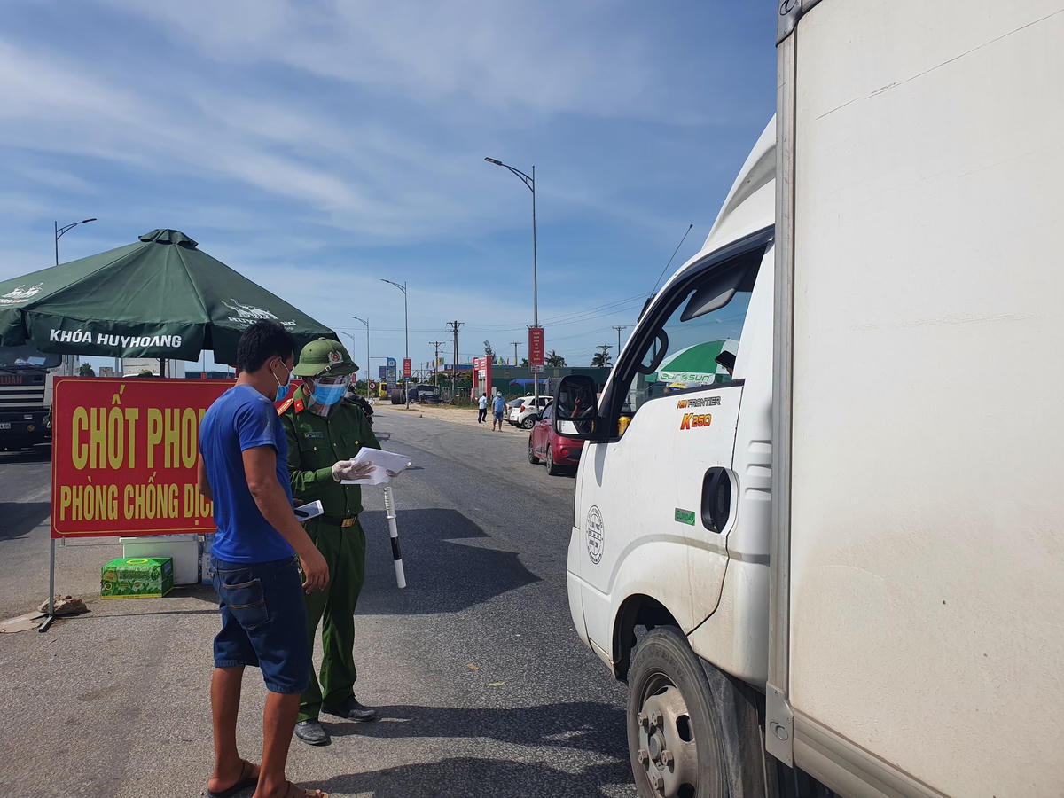 Bắt đầu từ 0h ngày 7/7, TP Vinh gỡ bỏ 9/13 điểm chốt ra vào thành phố