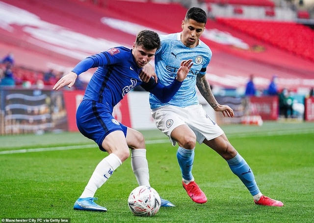 Cổ động viên Chelsea ủng hộ quyết định rút khỏi European Super League của Chủ tịch Roman Abramovich.
