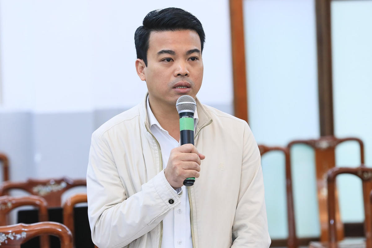 Phó Chủ tịch Ủy ban MTTQ tỉnh Hưng Yên góp ý vào đề án.