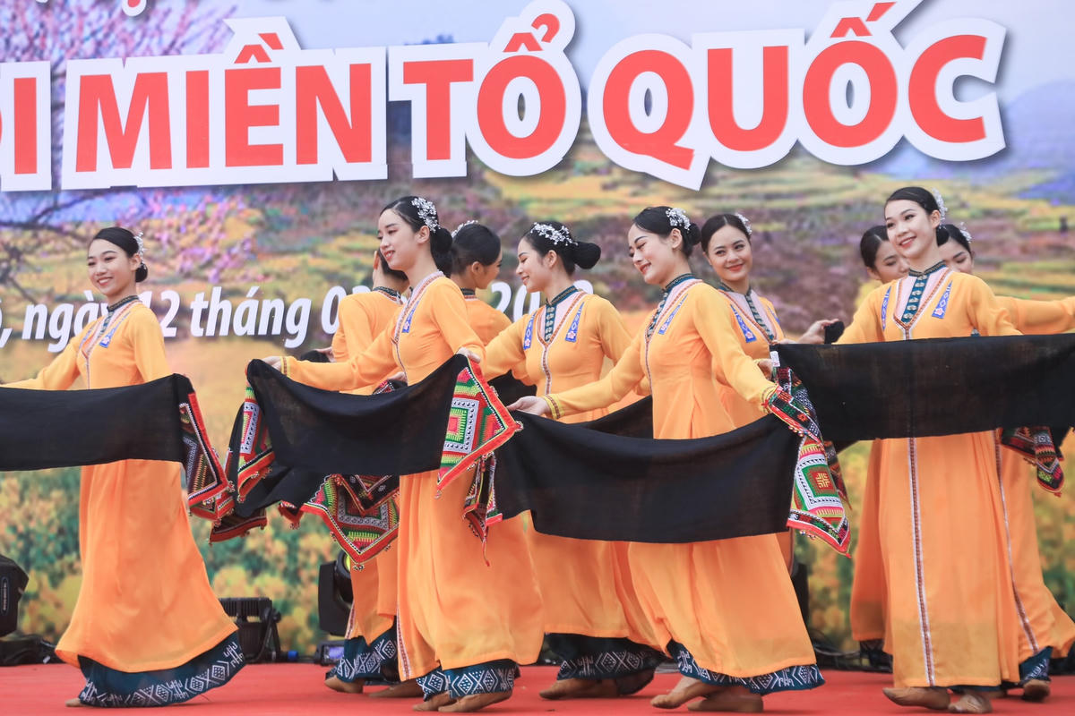 Chủ tịch nước dự Ngày hội Sắc xuân trên mọi miền Tổ quốc