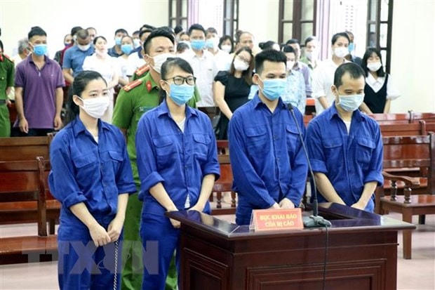 Các bị cáo tại phiên tòa. (Ảnh: Trần Hoàng Ngọc/TTXVN).