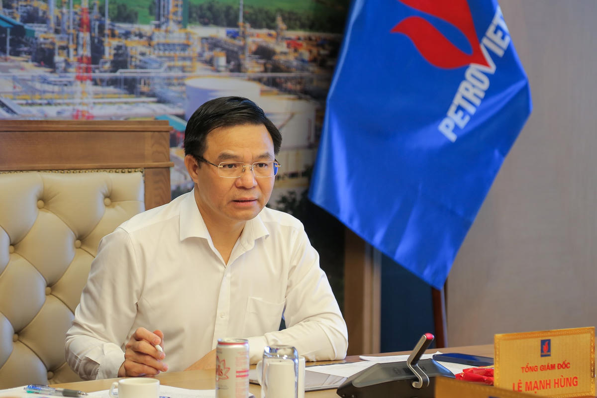 Tổng giám đốc Lê Mạnh Hùng chủ trì giao ban.