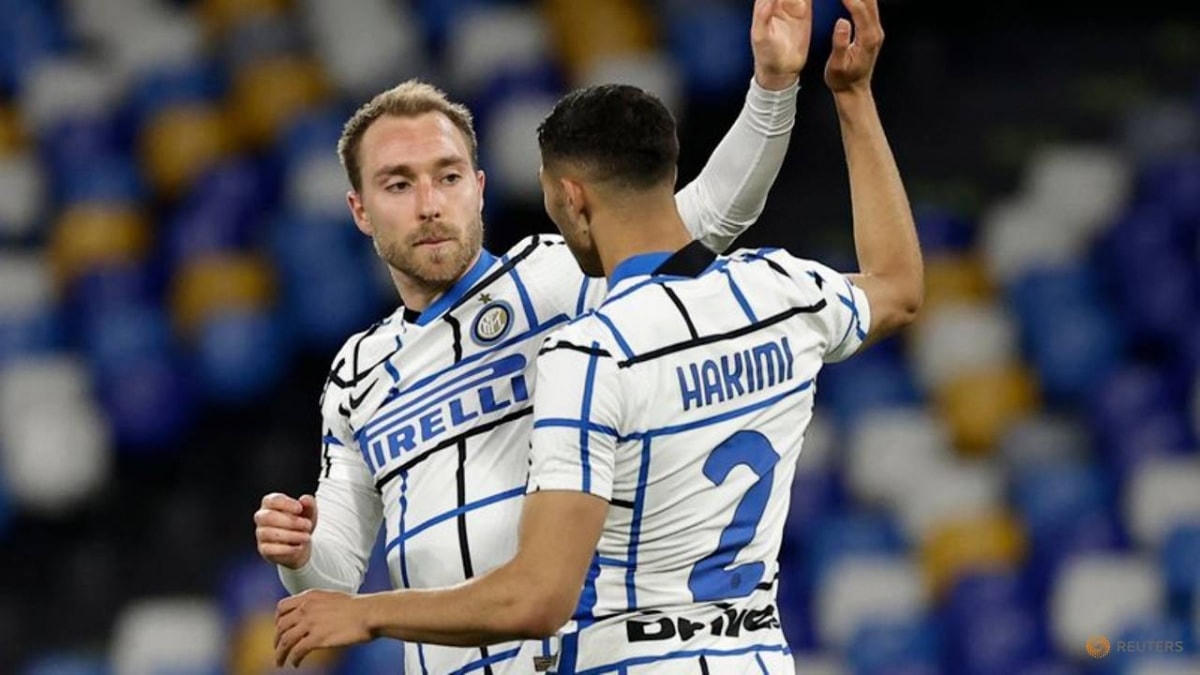 Eriksen cứu Inter Milan thoát thua Napoli. Ảnh: Getty.  