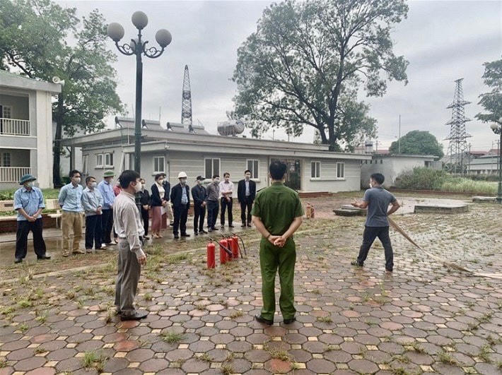 Thực hành sử dụng bình chữa cháy...