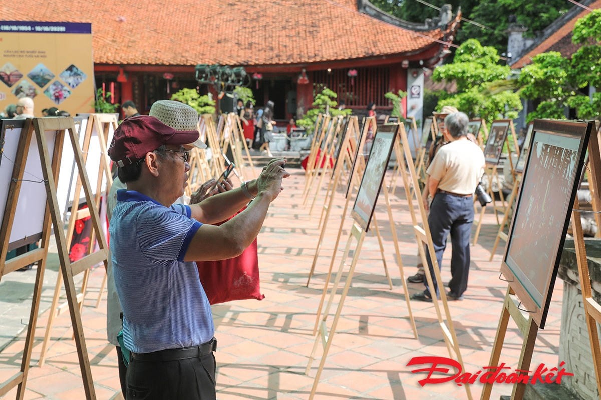 Triển lãm quy tụ các tác phẩm của các nghệ sĩ nhiếp ảnh từng là PV, BTV ảnh của nhiều tờ báo uy tín.
