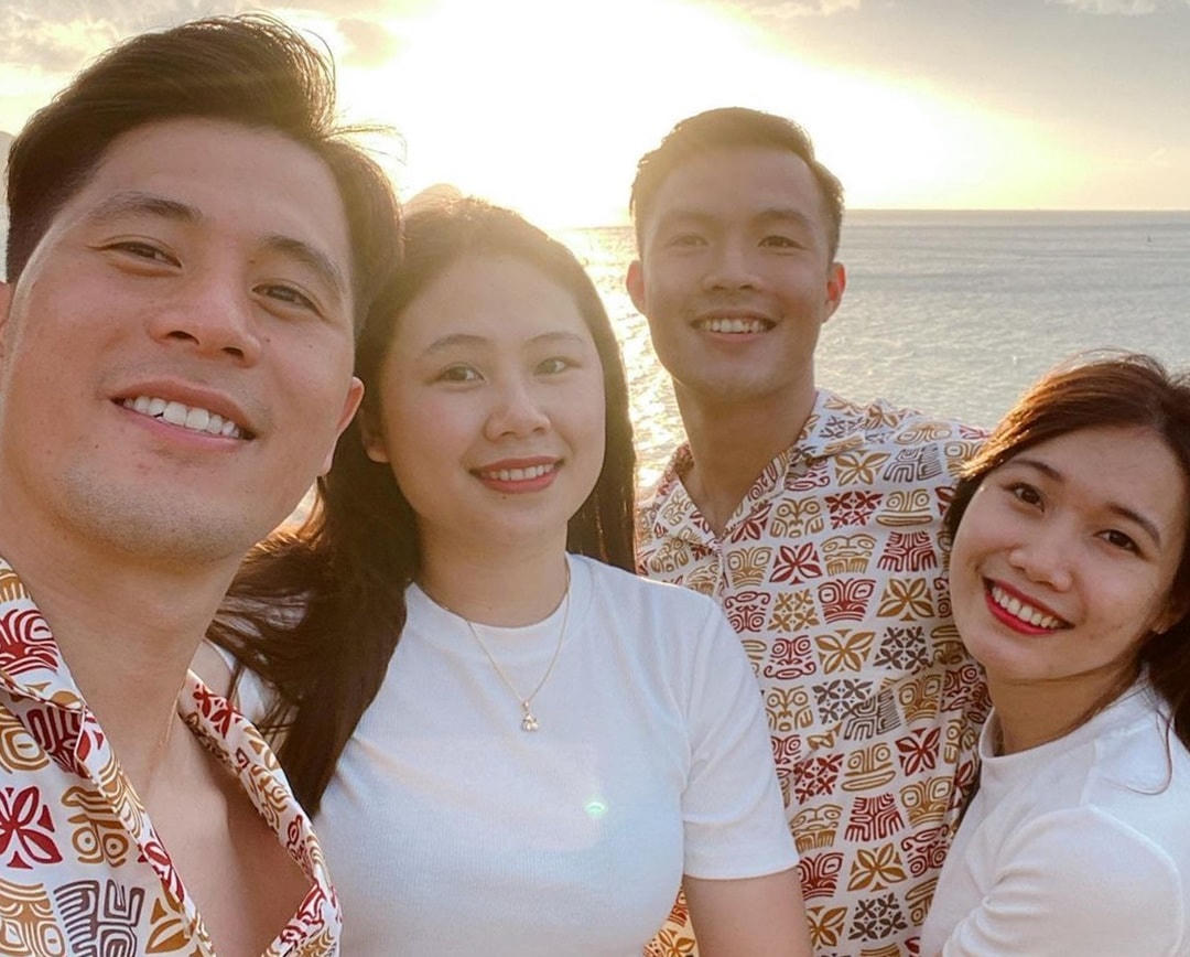 Anh em trung vệ Đình Trọng và hai bạn gái diện đồ đôi, vi vu các điểm du lịch nổi tiếng ở Côn Đảo.