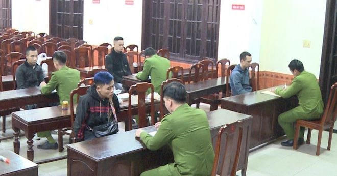 Anh: Hồng Trần