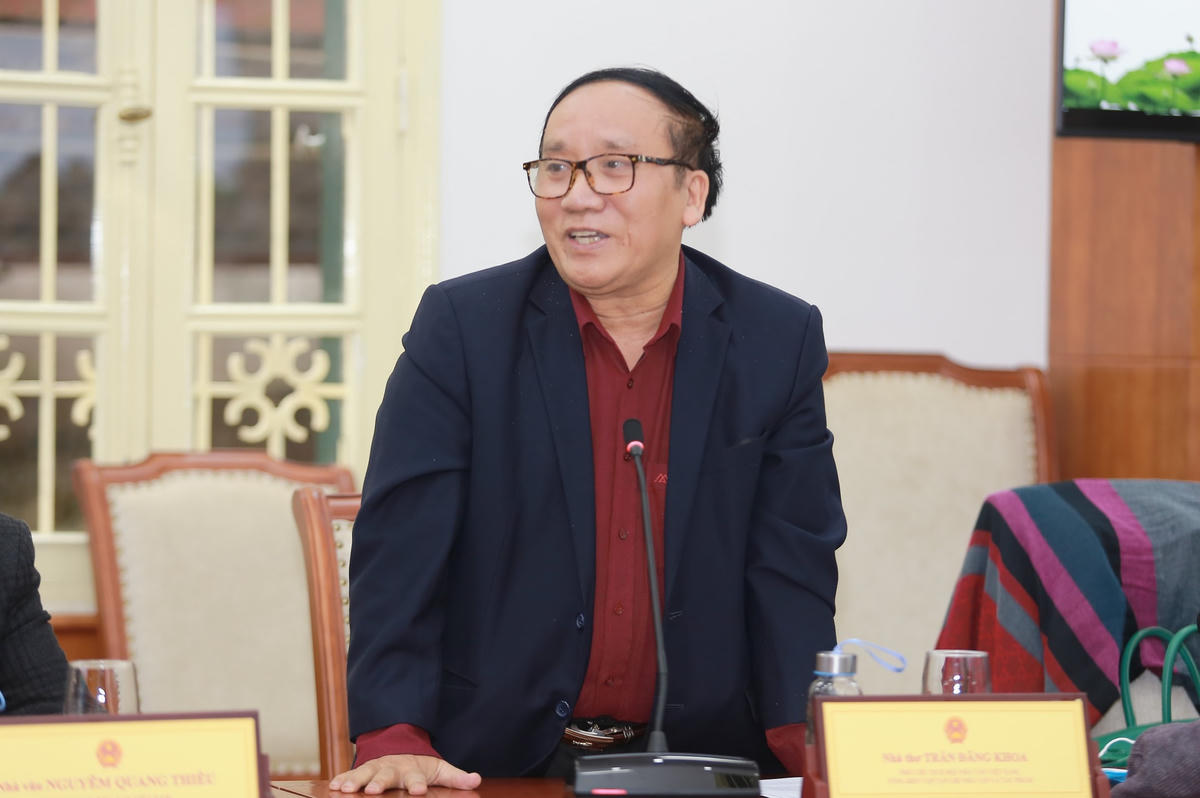Hiến kế xóa ‘vùng trũng’ văn học