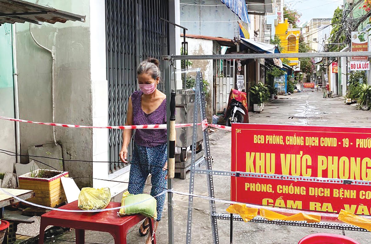 Tại một khu bị phong tỏa ở TP Cần Thơ.