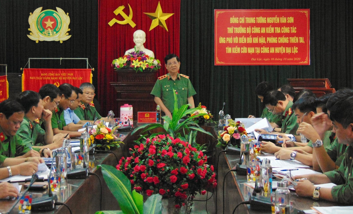 Quang cảnh buổi làm việc của đoàn công tác tại Công an huyện Đại Lộc.