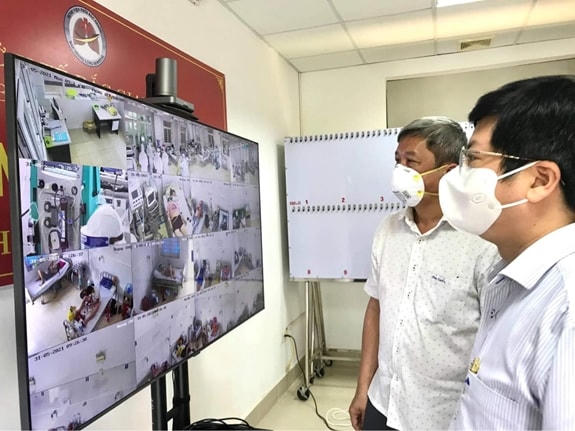 Theo dõi ca bệnh nặng tại Bệnh viện Phổi Bắc Giang. Ảnh: Bộ Y tế.