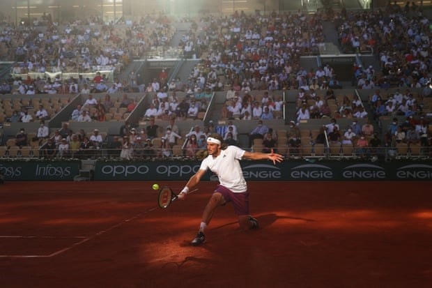 Tsitsipas đã thi đấu ấn tượng và chiến thắng trong hai set đầu. (Nguồn: Getty Images).