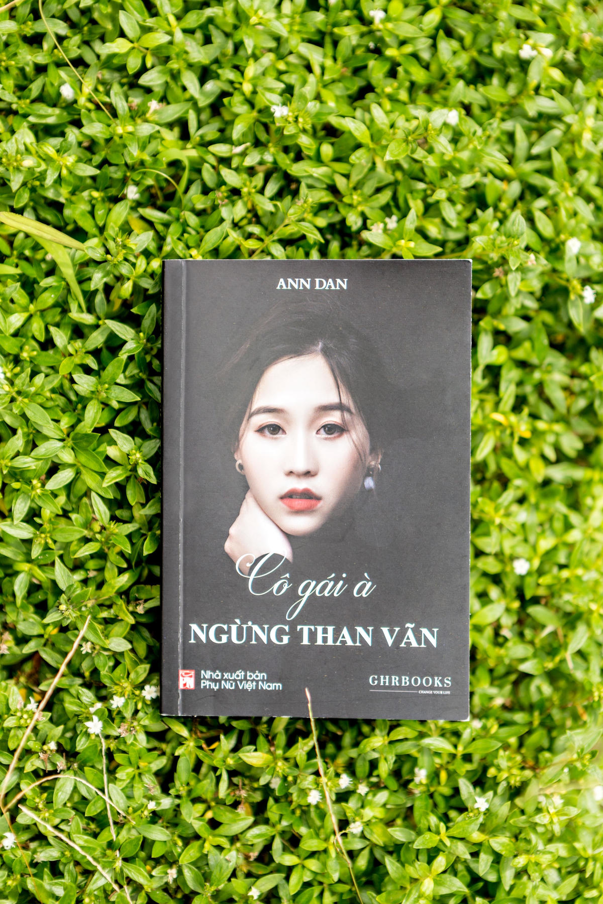 Nội dung cuốn sách là chính câu chuyện của Ann Dan.