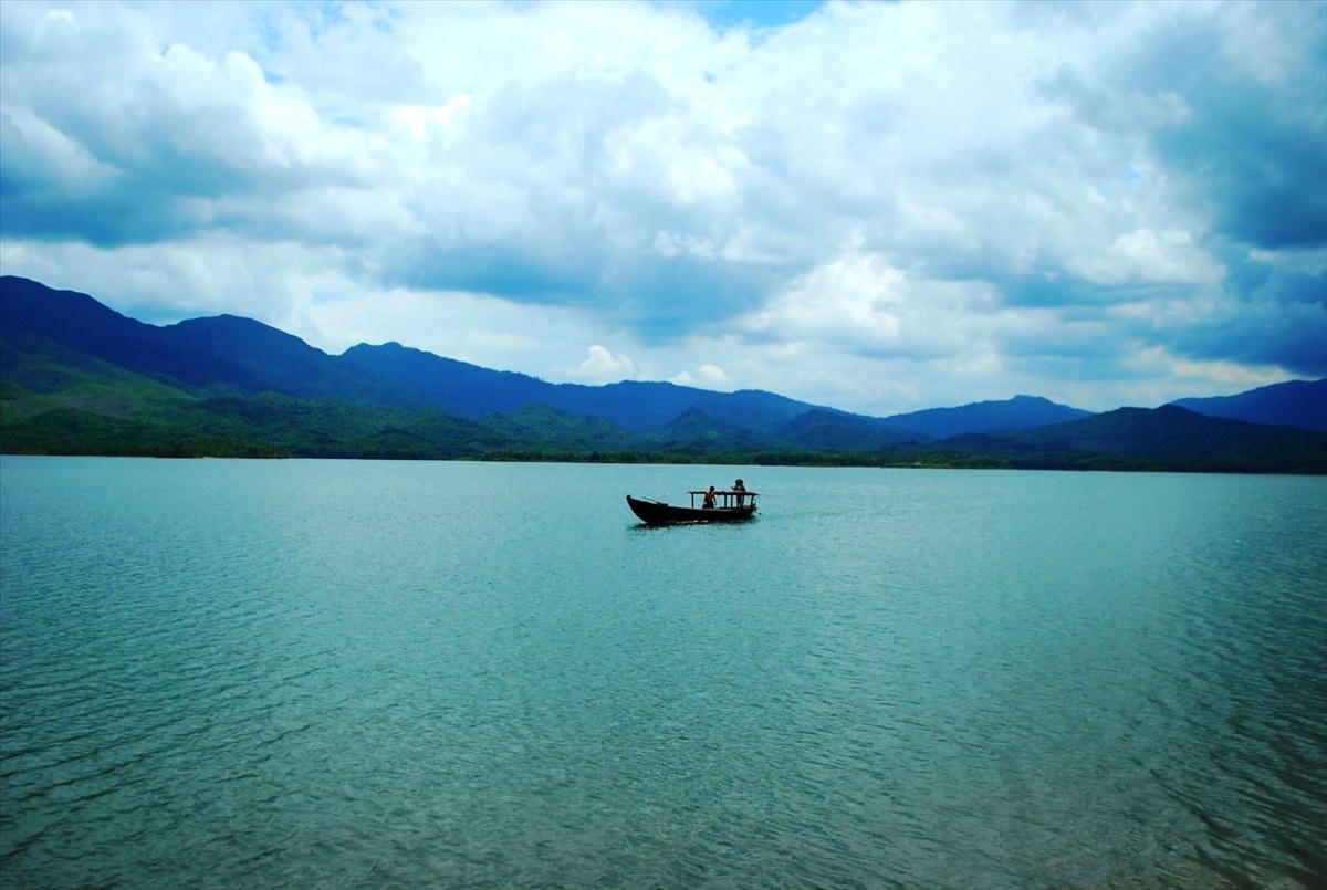 Nơi anh R. và chị V. nhảy đập Khe Tân tự vẫn. Ảnh MXH.