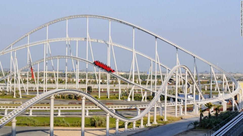Với vận tốc tăng từ 0 đến 149,1 mph (tức khoảng 240km/giờ) trong 4,9 giây, tàu lượn siêu tốc cảm giác mạnh Formula Rossa trong công viên Ferrari World ở Abu Dhabi là tàu lượn nhanh nhất thế giới.