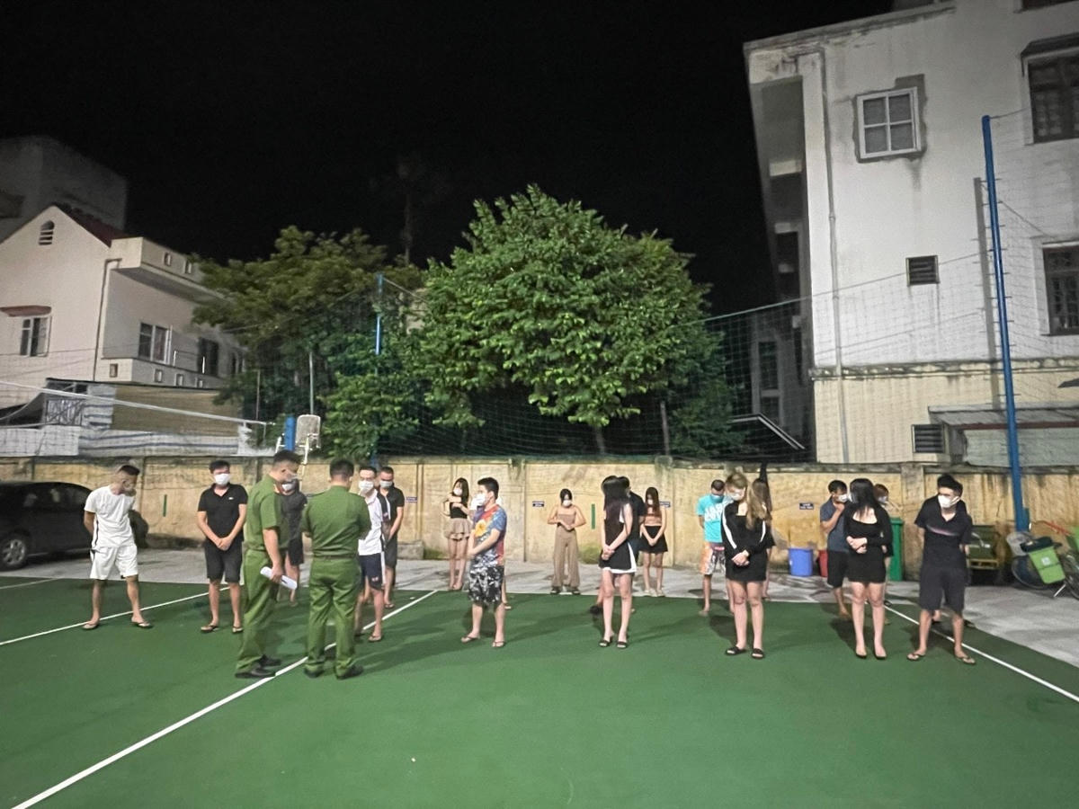 Các đối tượng tại cơ quan Công an TP Hải Dương.