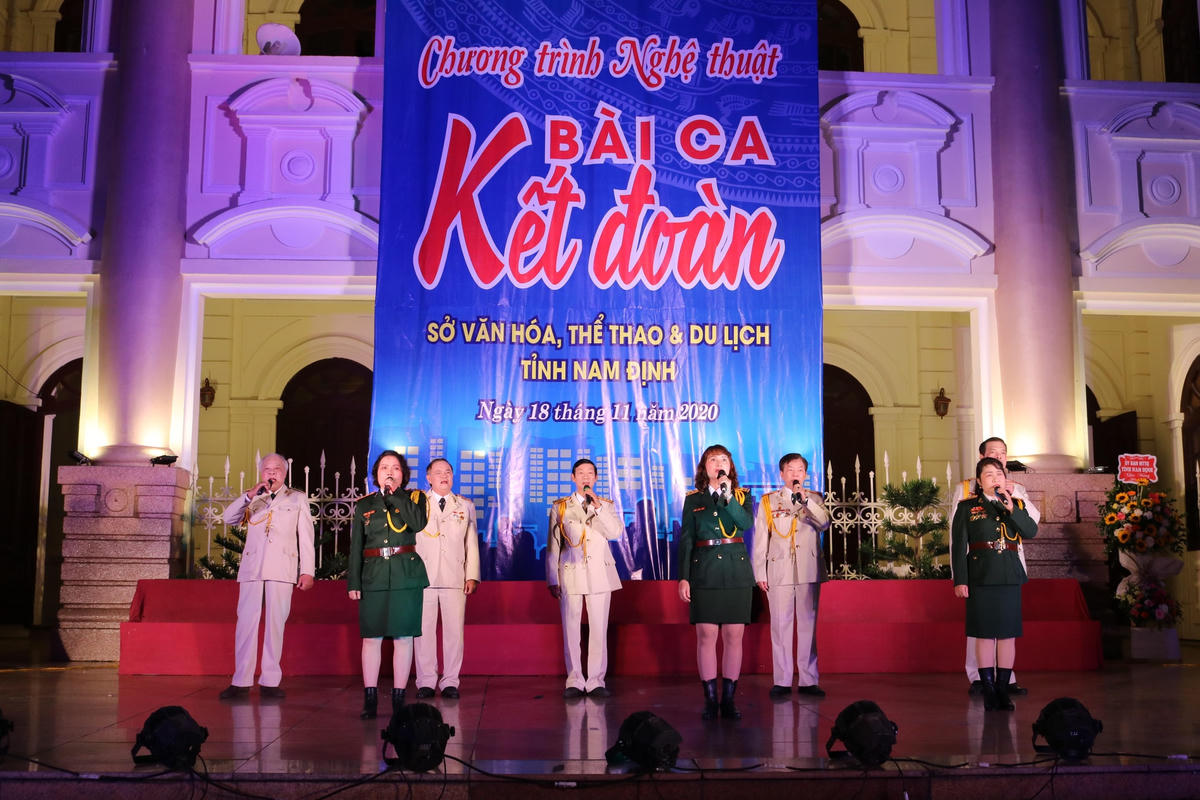 "Việt Nam trên đường chúng ta đi..."