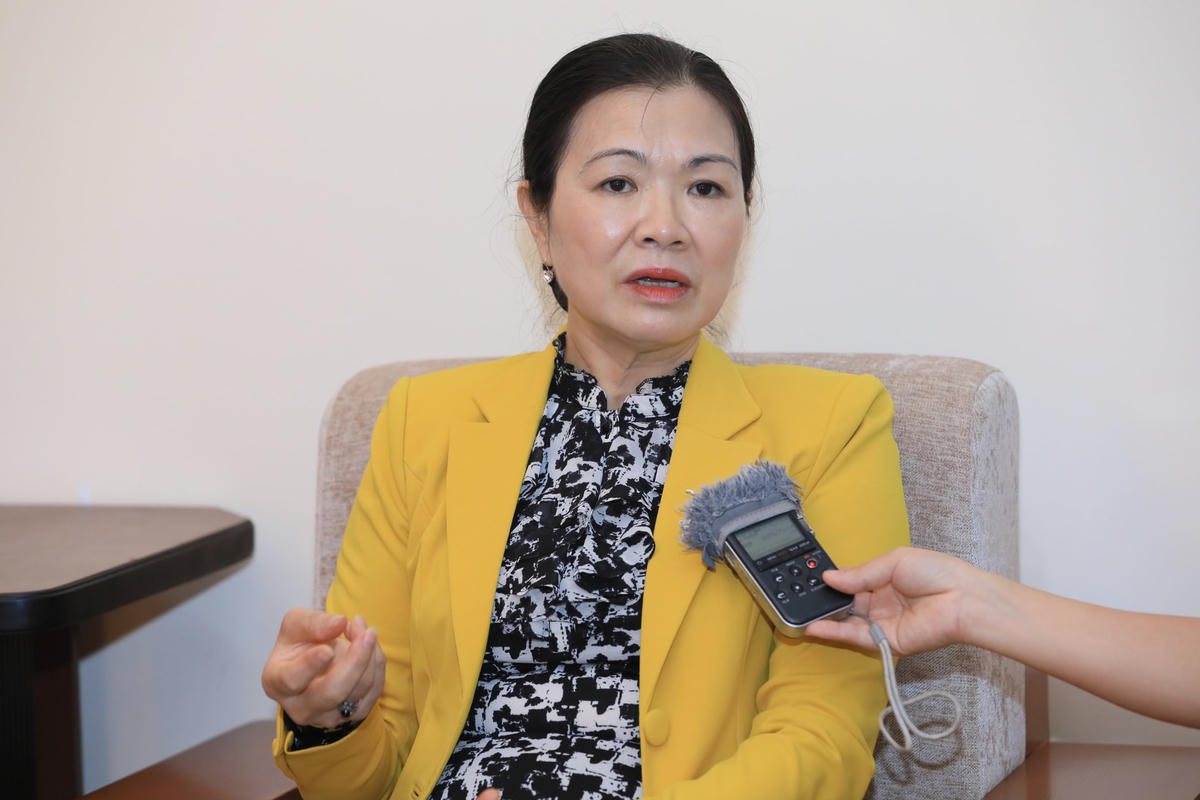 Phó Chủ tịch UBTƯ MTTQ Việt Nam Trương Thị Ngọc Ánh trả lời phỏng vấn. Ảnh: Quang Vinh.