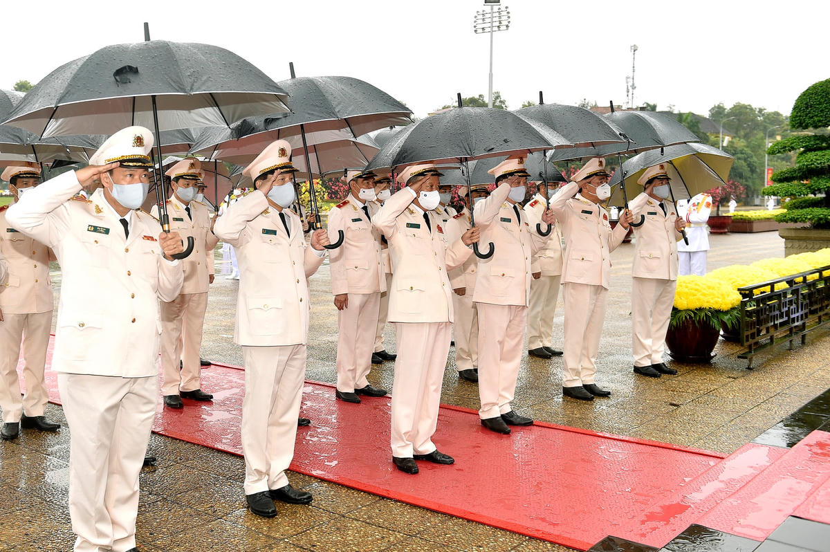 Đoàn đại biểu Đảng ủy Công an Trung ương, Bộ Công an. Ảnh: VGP/Nhật Bắc.