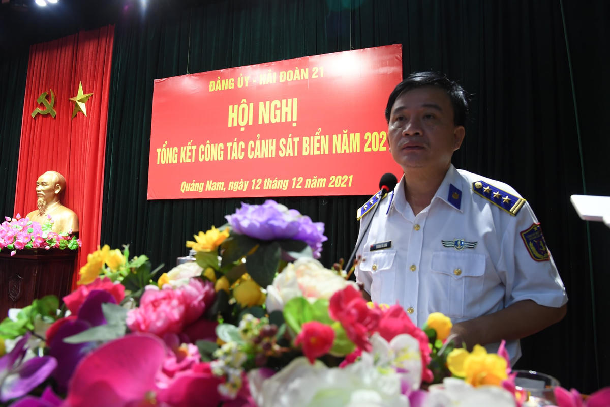 Thượng tá Trương Bá Long, Phó Bí thư Đảng ủy, Hải đoàn trưởng, kết luận hội nghị.
