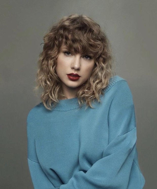 Sau khi vướng tin đồn chỉnh sửa vòng 1, Taylor Swift vẫn thông minh khi mặc trang phục vừa đủ để mọi người ''đoán già đoán non''.