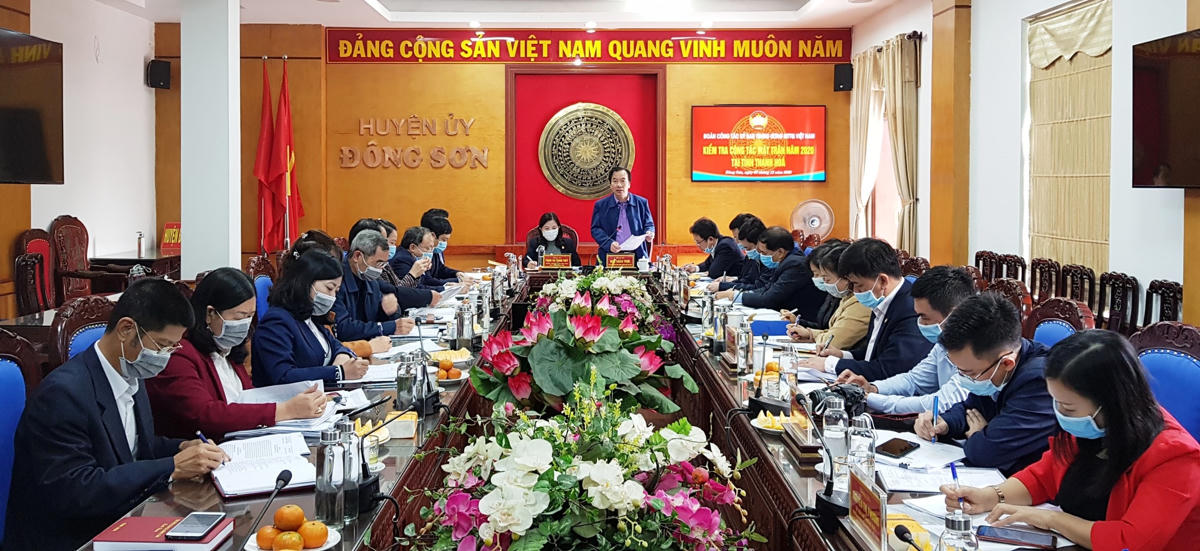 Phó Chủ tịch UBTƯ MTTQ Việt Nam Ngô Sách Thực phát biểu tại buổi làm việc với MTTQ huyện Đông Sơn.