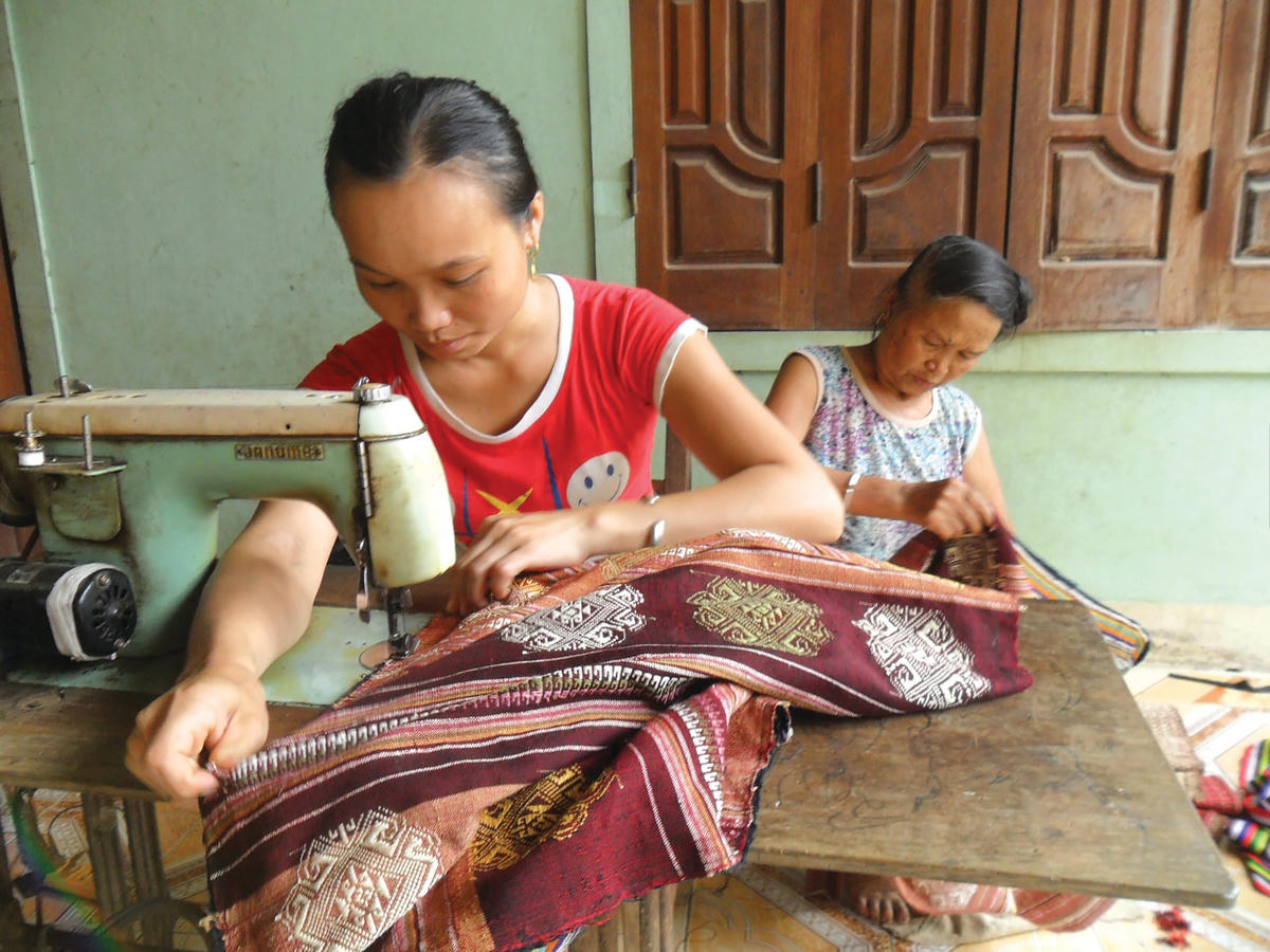 Làng Thổ cẩm Hoa Tiến.  