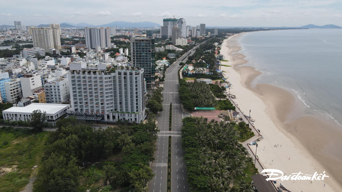 Biển bãi sau, TP Vũng Tàu vắng lặng trong những ngày dịch Covid-19 hoành hành - Ảnh: Hữu Vinh.